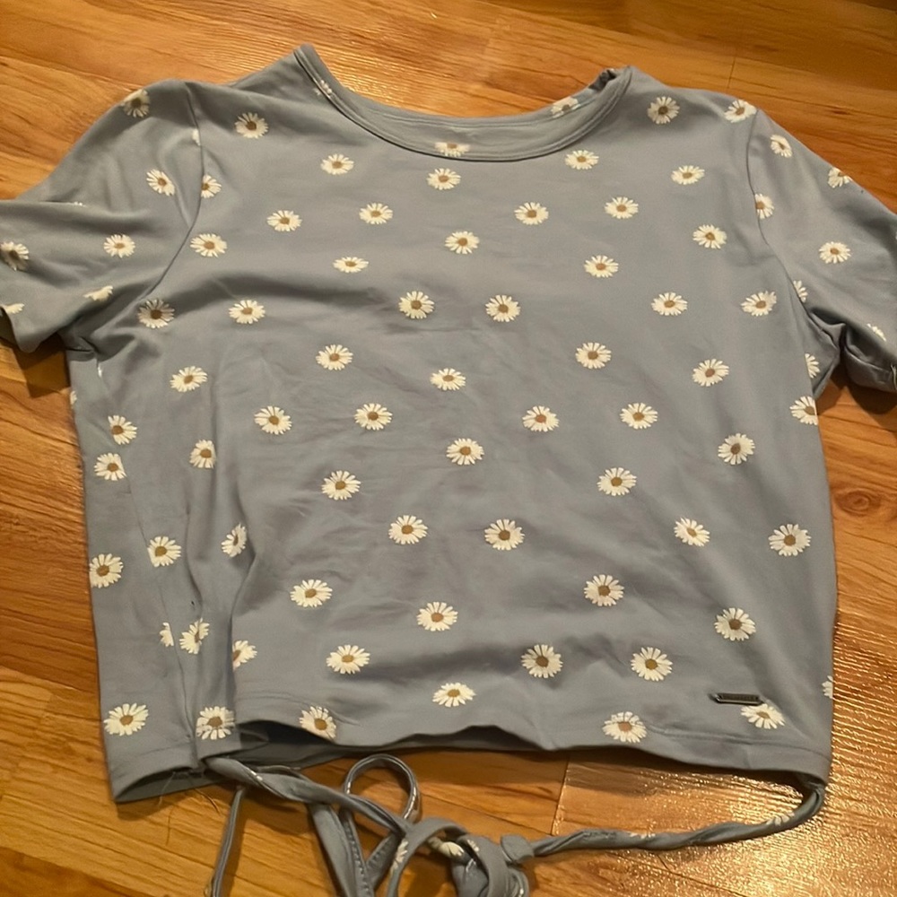 hollister flower crop top!!